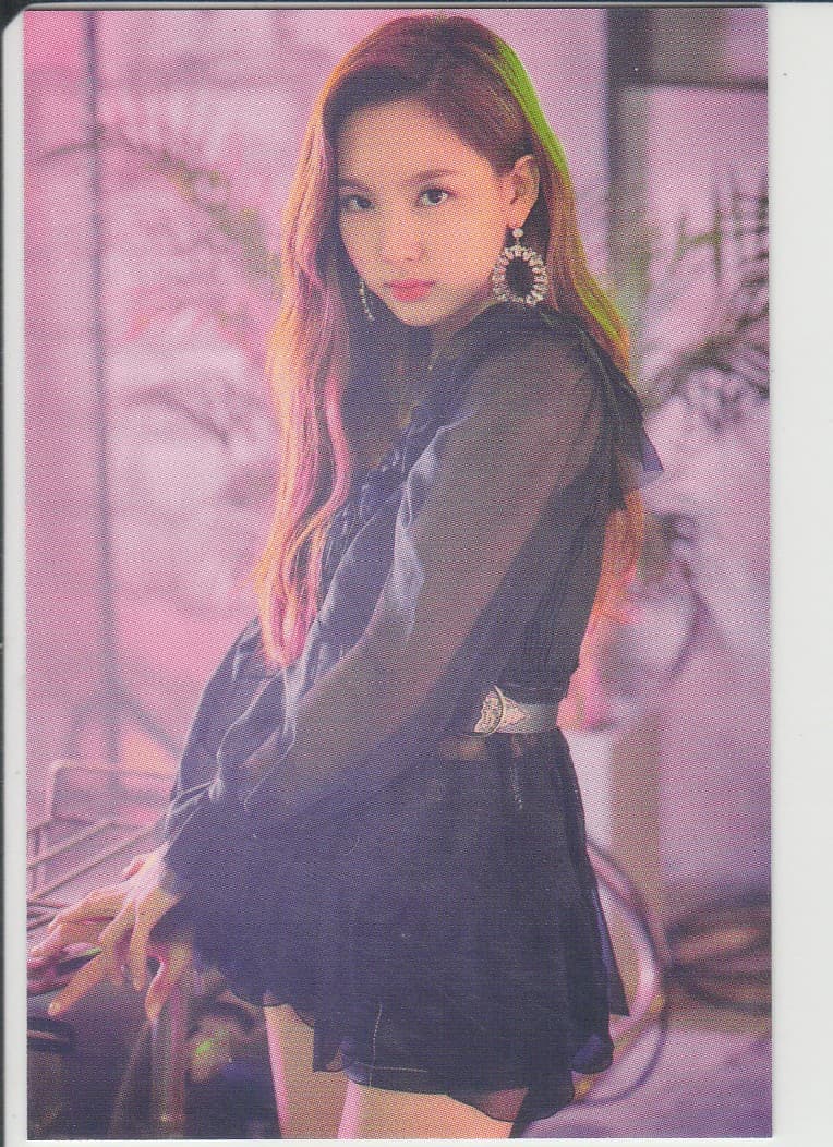 Nayeon Twice lights world tour 2019 PC 01